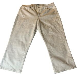 Nine Waist White Chrystie Capri 🆕